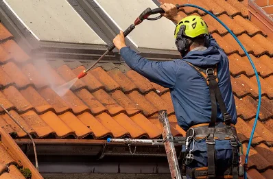 Démoussage et hydrofuge de toiture à Russange